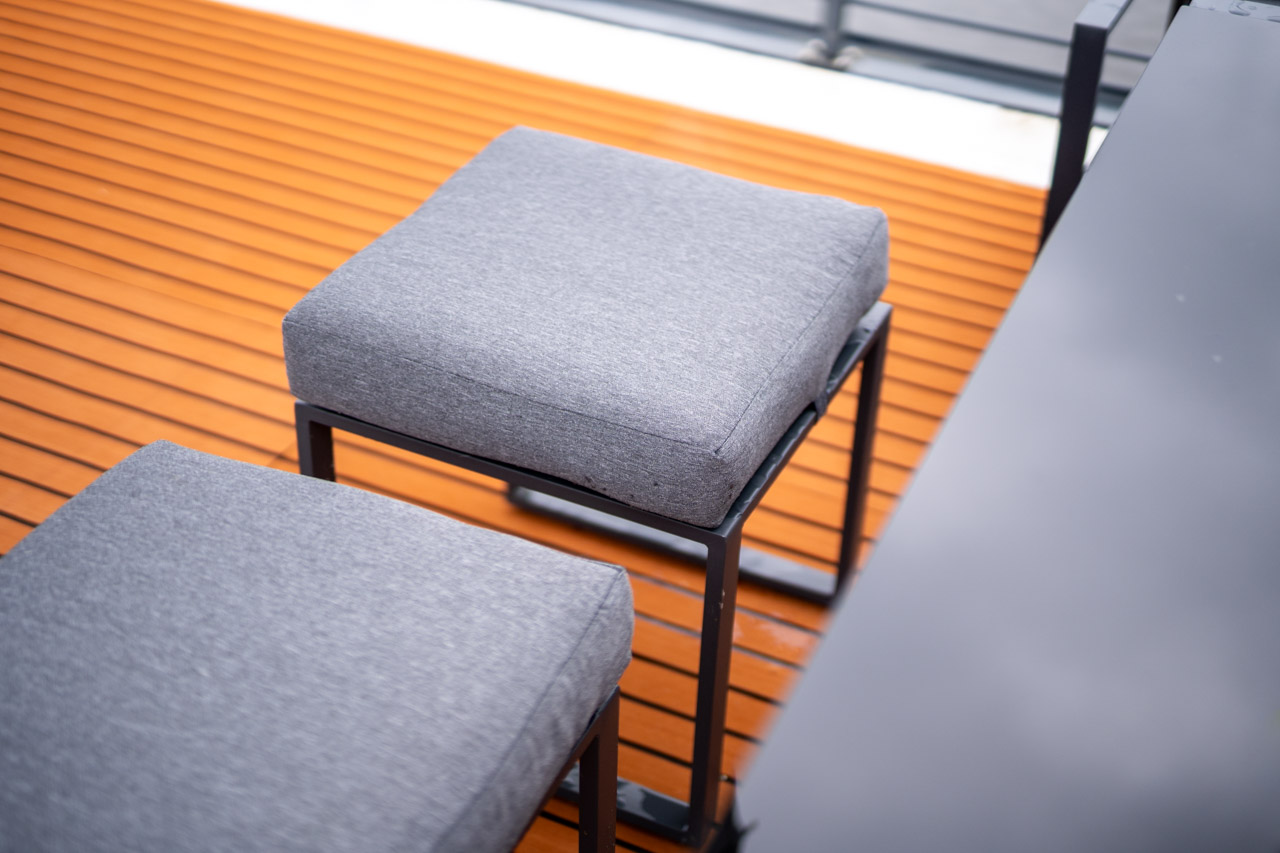 Loungehocker auf dem Deck